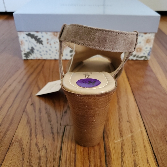 Last 1! NIB Sophia Milano sandal leather wedge NEW - Picture 4 of 10